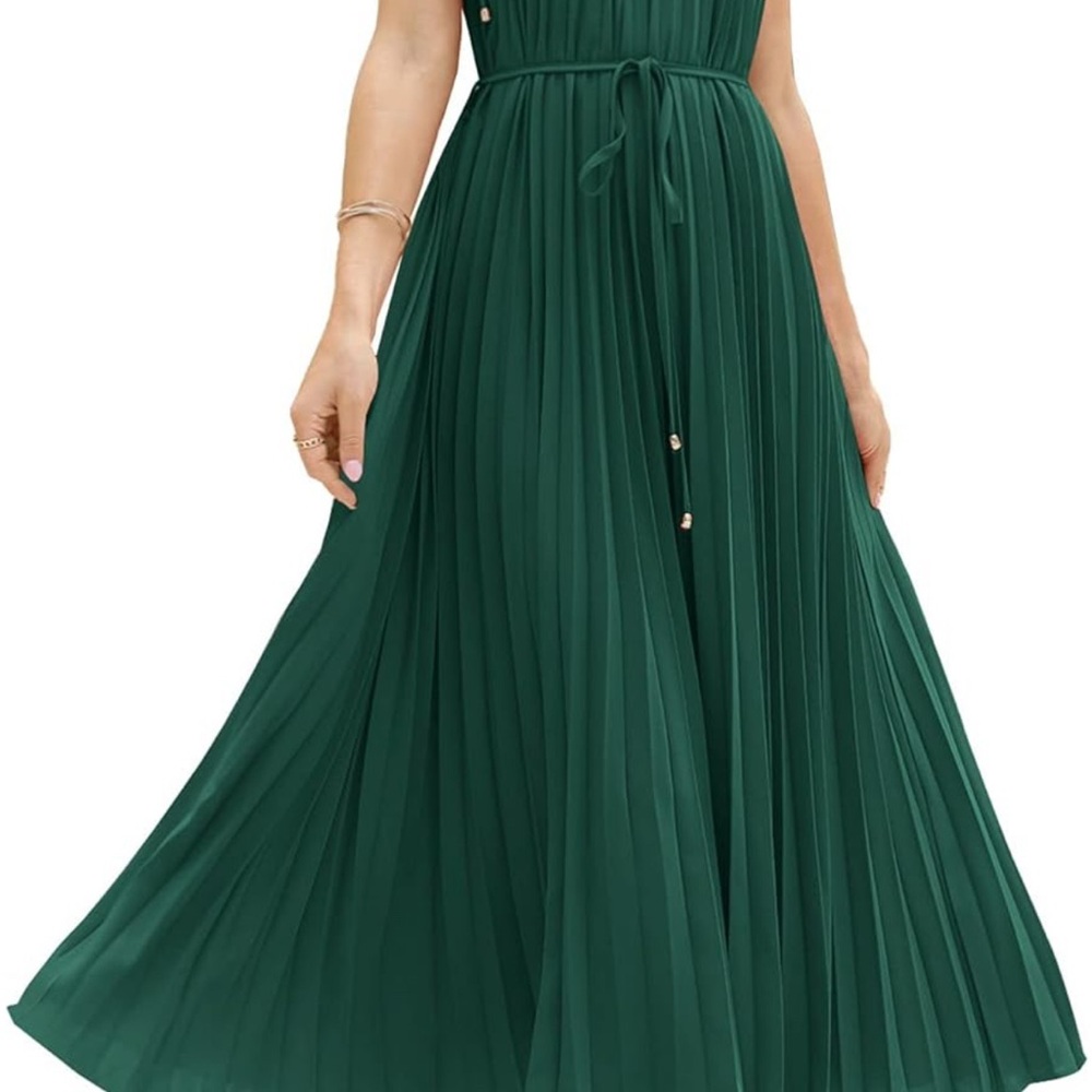 Elegant Green Pleated Maxi Dress